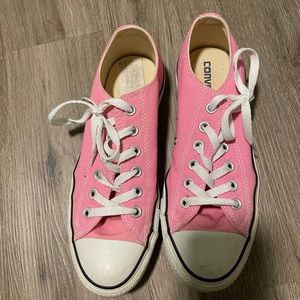 Light pink converse